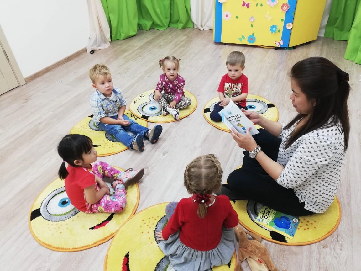 Занятие иностранным языком с преподавателем-носителем языка
